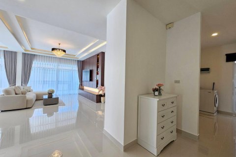 Chalet de 3 dormitorios en Pattaya, Tailandia № 170343 - foto 21