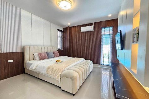 Chalet de 3 dormitorios en Pattaya, Tailandia № 170343 - foto 19