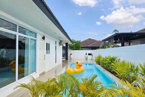Chalet de 3 dormitorios en Pattaya, Tailandia № 170343 - foto 2