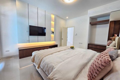 Chalet de 3 dormitorios en Pattaya, Tailandia № 170343 - foto 20