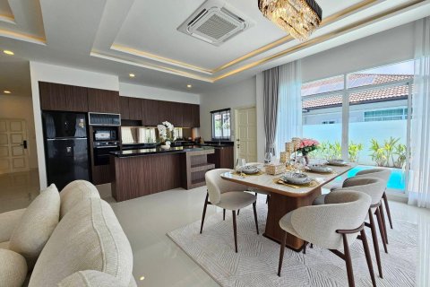 Chalet de 3 dormitorios en Pattaya, Tailandia № 170343 - foto 10