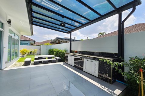 Chalet de 3 dormitorios en Pattaya, Tailandia № 170343 - foto 6
