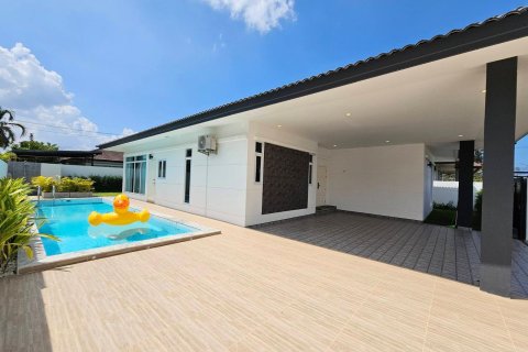 Chalet de 3 dormitorios en Pattaya, Tailandia № 170343 - foto 7
