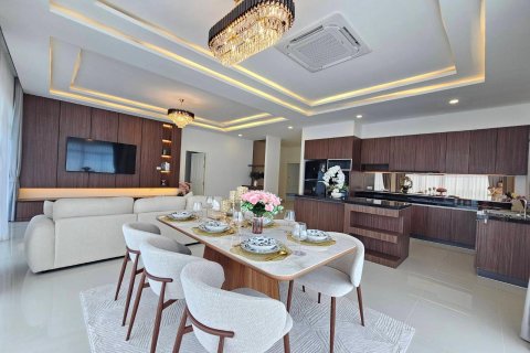 Chalet de 3 dormitorios en Pattaya, Tailandia № 170343 - foto 9