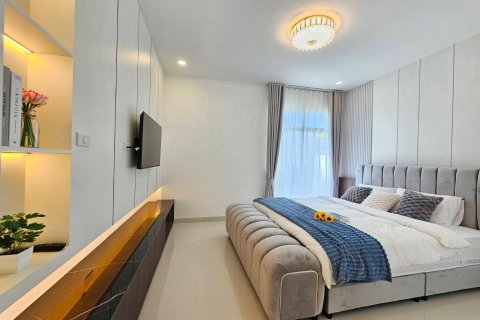 Chalet de 3 dormitorios en Pattaya, Tailandia № 170343 - foto 17