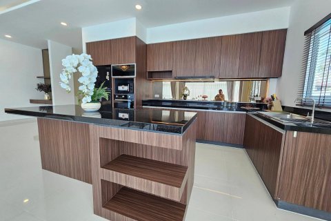 Chalet de 3 dormitorios en Pattaya, Tailandia № 170343 - foto 12