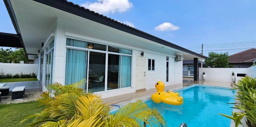 Chalet de 3 dormitorios en Pattaya, Tailandia № 170343