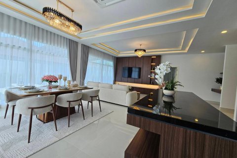 Chalet de 3 dormitorios en Pattaya, Tailandia № 170343 - foto 14