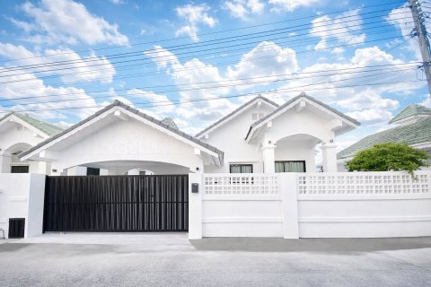 Villa in Pattaya, Thailand 3 bedrooms № 170342