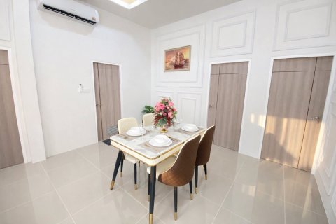 Chalet de 3 dormitorios en Pattaya, Tailandia № 170342 - foto 4
