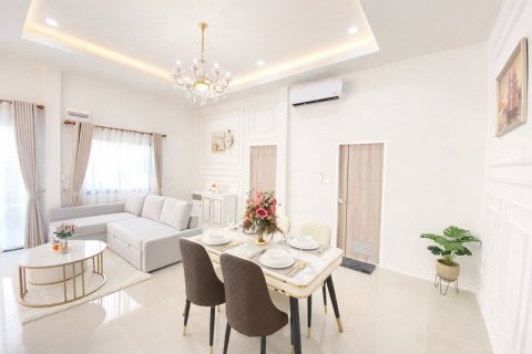 Chalet de 3 dormitorios en Pattaya, Tailandia № 170342 - foto 5