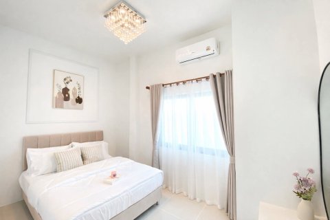 Chalet de 3 dormitorios en Pattaya, Tailandia № 170342 - foto 9