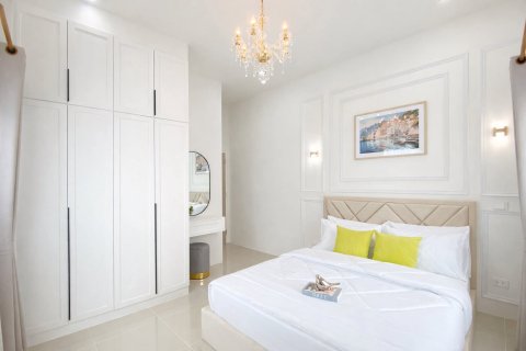 Chalet de 3 dormitorios en Pattaya, Tailandia № 170342 - foto 10