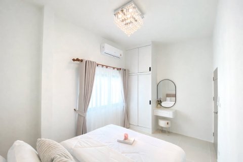 Chalet de 3 dormitorios en Pattaya, Tailandia № 170342 - foto 14