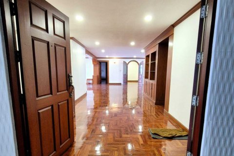 Condo à Watthana, Bangkok, Thaïlande, 3 chambres № 151721 - photo 22