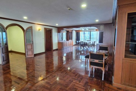 Condo in Watthana, Bangkok, Thailand, 3 bedrooms  № 151721