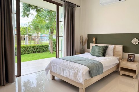 Chalet de 3 dormitorios en Cha-am, Tailandia № 170054 - foto 3