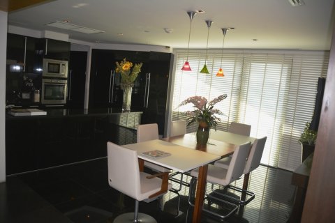 Condo à Bangkok, Thaïlande, 3 chambres  № 66876 - photo 8