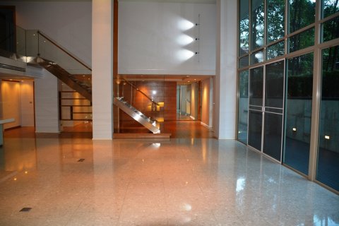 Condominio de 4 dormitorios en Bangkok, Tailandia № 66881 - foto 4