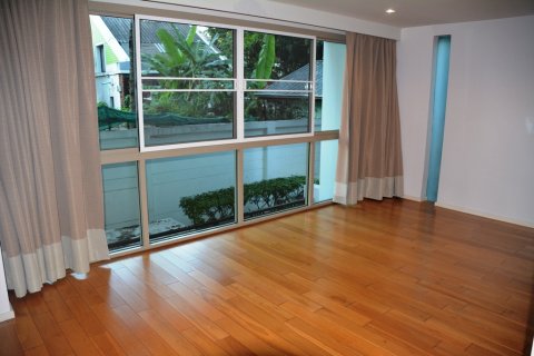 Condominio de 4 dormitorios en Bangkok, Tailandia № 66881 - foto 17