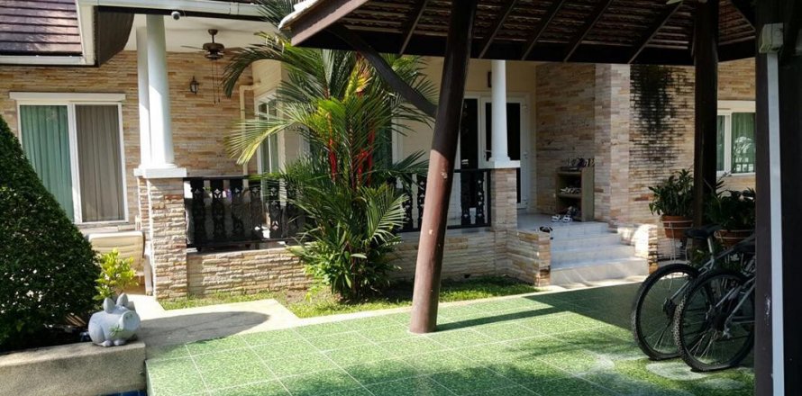 Casa de 4 dormitorios en Pattaya, Tailandia № 66463