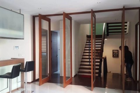 Casa de 6 dormitorios en Bangkok, Tailandia № 66468 - foto 2
