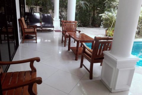 Casa de 3 dormitorios en Pattaya, Tailandia № 66462 - foto 2