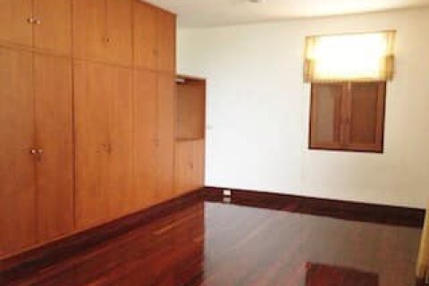 Haus in Bangkok, Thailand 6 Schlafzimmer № 157559 - Foto 3