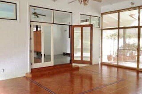 Haus in Bangkok, Thailand 6 Schlafzimmer № 157559 - Foto 4