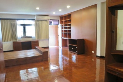 Casa de 4 dormitorios en Bangkok, Tailandia № 157554 - foto 4