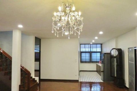 Casa de 4 dormitorios en Bangkok, Tailandia № 157554 - foto 5