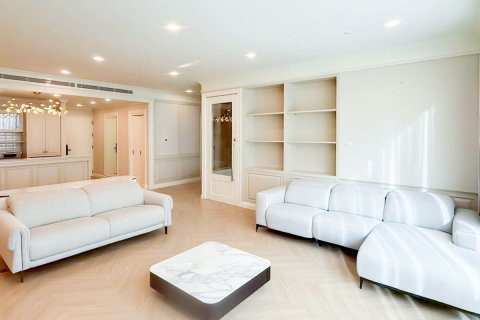 Condominio de 4 dormitorios en Bangkok, Tailandia № 201247 - foto 18