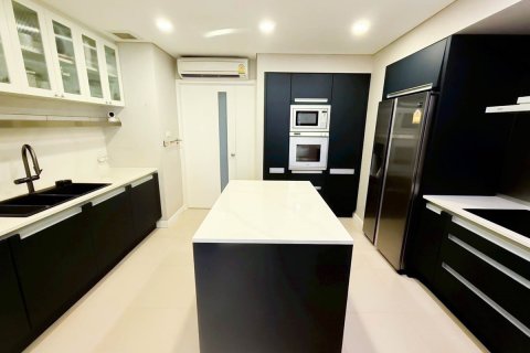 Condominio de 4 dormitorios en Bangkok, Tailandia № 201247 - foto 16