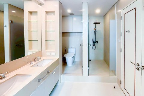 Condominio de 4 dormitorios en Bangkok, Tailandia № 201247 - foto 19