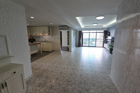 Eigentumswohnung in Watthana, Bangkok, Thailand, 3 Schlafzimmer  № 201248 - Foto 11