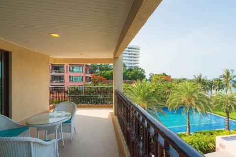 Condominio de 3 dormitorios en Hua Hin, Tailandia № 168558 - foto 2