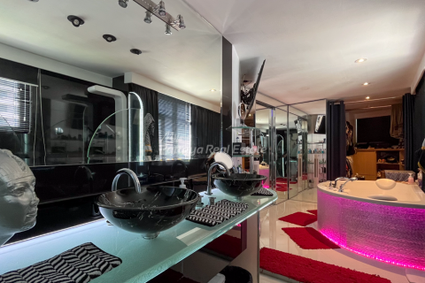 Condominio de 2 dormitorios en Pattaya, Tailandia № 149551 - foto 12