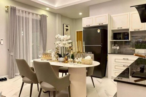 Chalet de 3 dormitorios en Pattaya, Tailandia № 150415 - foto 7