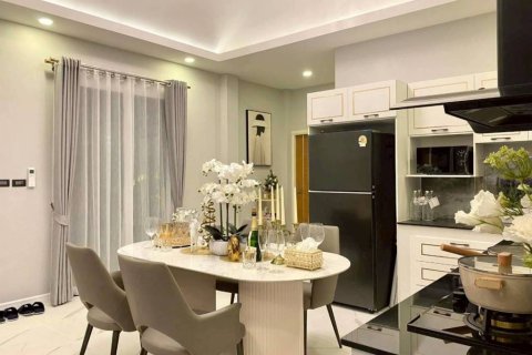 Chalet de 3 dormitorios en Pattaya, Tailandia № 150415 - foto 8