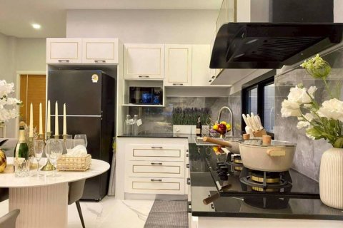 Chalet de 3 dormitorios en Pattaya, Tailandia № 150415 - foto 9