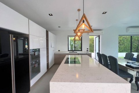 Chalet de 3 dormitorios en Hua Hin, Tailandia № 150418 - foto 10