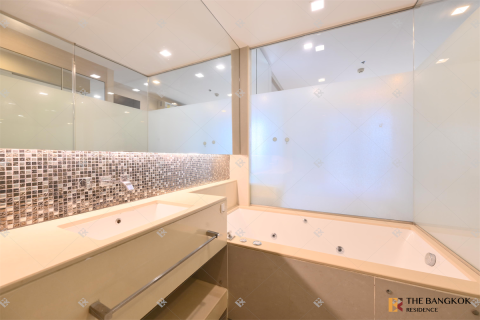 Condo in Bangkok, Thailand, 1 bedroom  № 186186 - photo 4