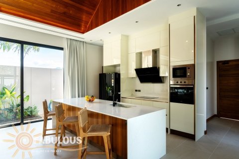 Chalet de 3 dormitorios en Bang Tao, Tailandia № 179360 - foto 15