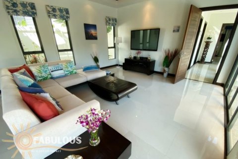 Chalet de 3 dormitorios en Bang Tao, Tailandia № 179358 - foto 2