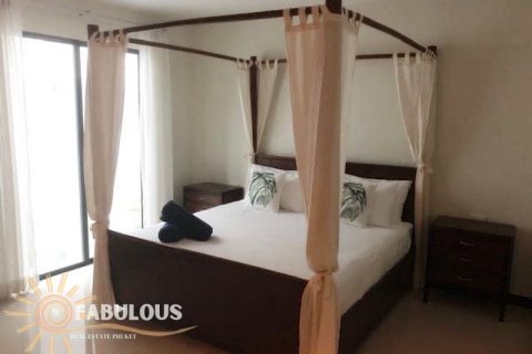 Chalet de 3 dormitorios en Bang Tao, Tailandia № 179358 - foto 3