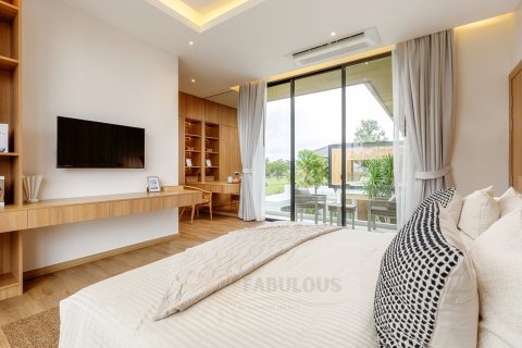 Villa in Chalong, Thailand 5 bedrooms № 179359 - photo 4