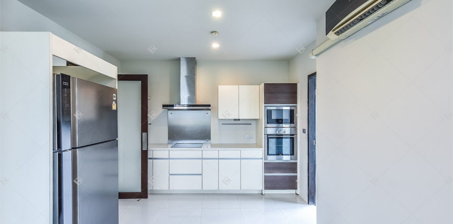 Apartment in Bangkok, Thailand 2 bedrooms № 190213