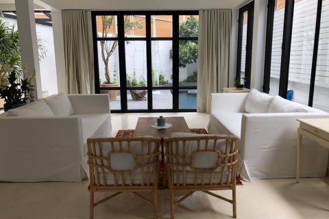Casa de 2 dormitorios en Phra Khanong, Bangkok, Tailandia № 143736 - foto 3
