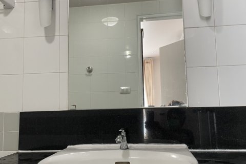 Estudio en el condominio en Watthana, Bangkok, Tailandia № 167476 - foto 12