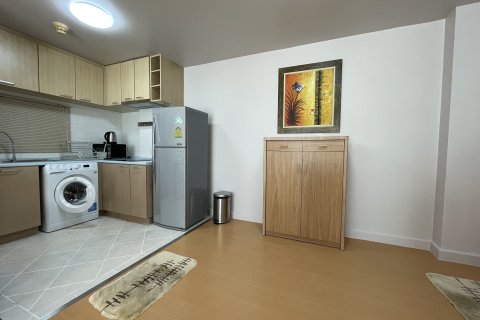Estudio en el condominio en Watthana, Bangkok, Tailandia № 167476 - foto 5